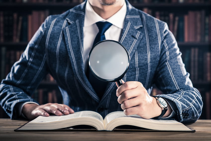 目的に合わせて選ぶビジネスマン